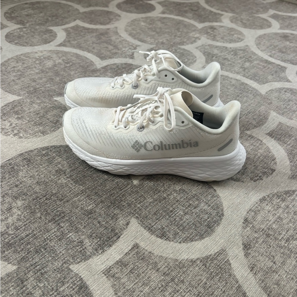 Columbia Off-White Athletic Shoes